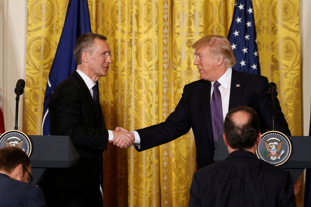 Presidente dos Estados Unidos, Donald Trump, e Secretário Geral da OTAN, Jens Stoltenberg, durante coletiva de imprensa na Casa Branca, em Washington