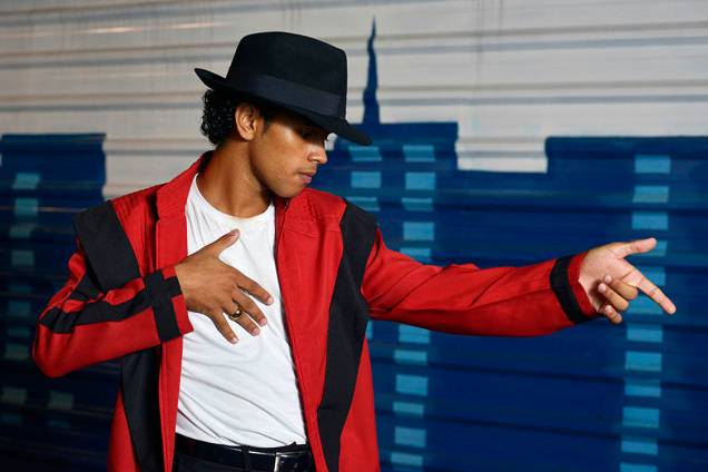 Os irmãos Jackson que são fãs apaixonados do cantor e dançam as músicas na Avenida Paulista para ajudar com as despesas da família