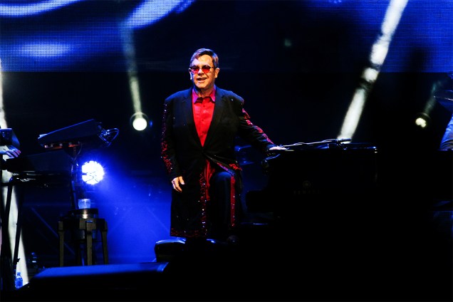 Show do cantor Elton John no palco da Pedreira Paulo Leminski, em Curitiba na noite de sexta-feira (31)