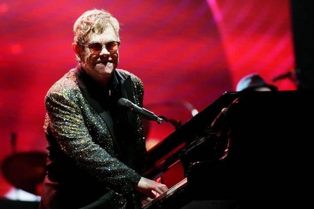 O cantor britânico Elton John durante show no estádio Allianz Parque, em São Paulo - 06/04/2017