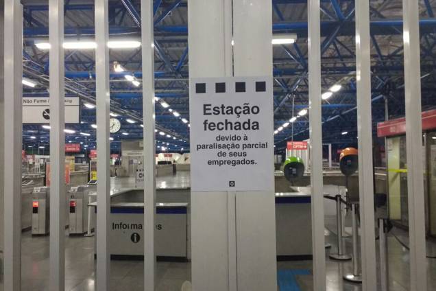 Terminal Barra Funda, na Zona Oeste de São Paulo, fechado com as paralisações desta sexta-feira - 28/04/2017