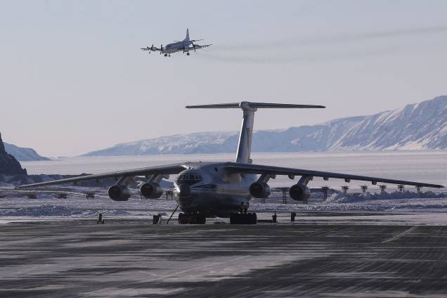 Aviões utilizados na operação de IceBridge da Nasa na base aérea de Thule em Pituffik, na Groenlândia - 24/03/2017 Aviões utilizados na operação de IceBridge da Nasa na base aérea de Thule em Pituffik, na Groenlândia - 24/03/2017
