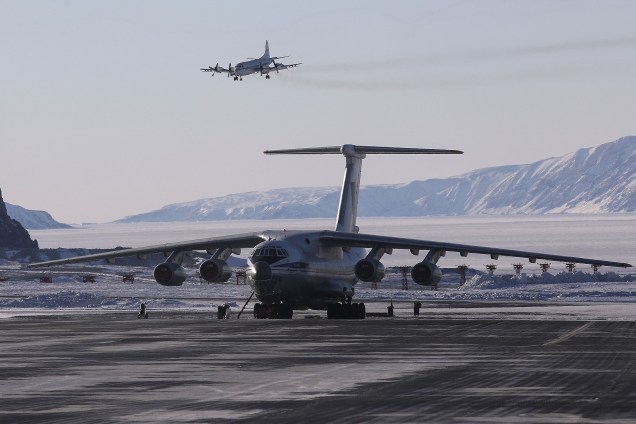 Aviões utilizados na operação de IceBridge da Nasa na base aérea de Thule em Pituffik, na Groenlândia - 24/03/2017