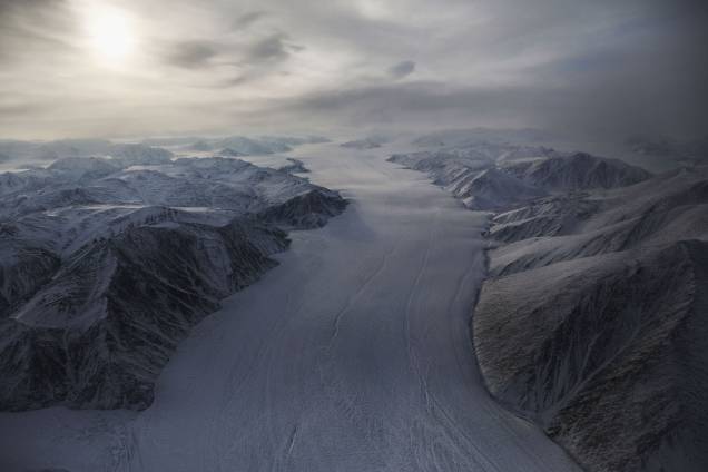 Paisagem com geleiras é vista a partir do avião de pesquisa da operação IceBridge da Nasa na Ilha de Ellesmere, no Canadá - 29/03/2017 Paisagem com geleiras é vista a partir do avião de pesquisa da operação IceBridge da Nasa na Ilha de Ellesmere, no Canadá - 29/03/2017