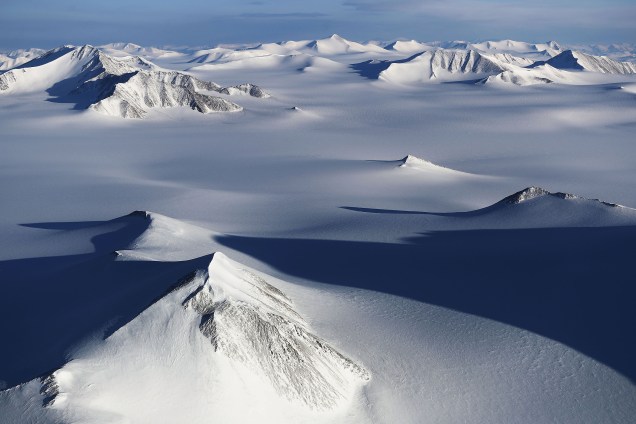 A Operação IceBridge da NASA estuda a evolução do gelo polar nos últimos nove anos através de voos de pesquisa sobre as superfícies de gelo e o Oceano Ártico - 29/03/2017