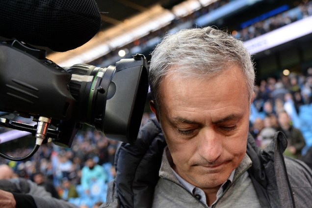 O técnico português do Manchester United, José Mourinho é filmado de perto antes da partida contra o Manchester City no Etihad Stadium, válida pelo Campeonato Inglês - 27/04/2017