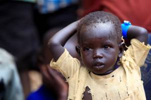 Deslocados do Sudão do Sul chegam à fronteira com Uganda