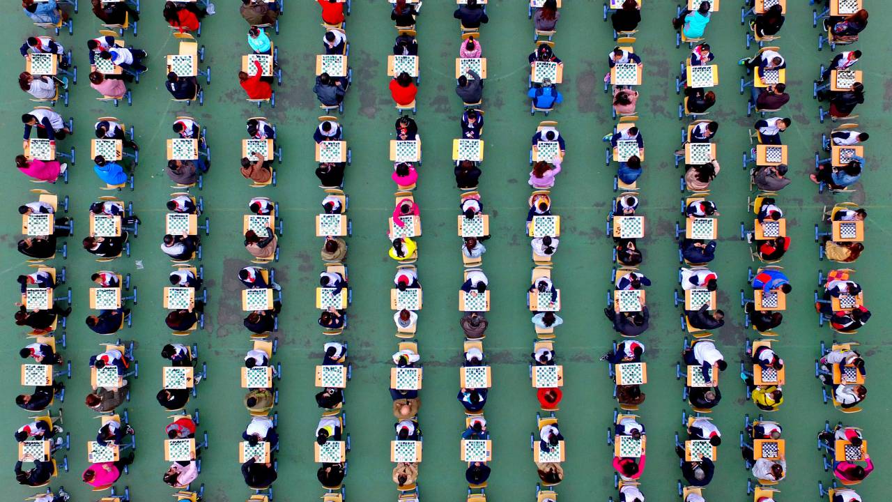Imagens do dia - Estudantes participam de concurso de xadrez na China