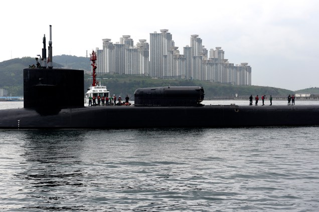 Imagem divulgada pela marinha dos Estados Unidos mostra o submarino nuclear USS Michigan que tem a capacidade de lançar mísseis guiados em Busan, na Coreia do Sul - 25/04/2017