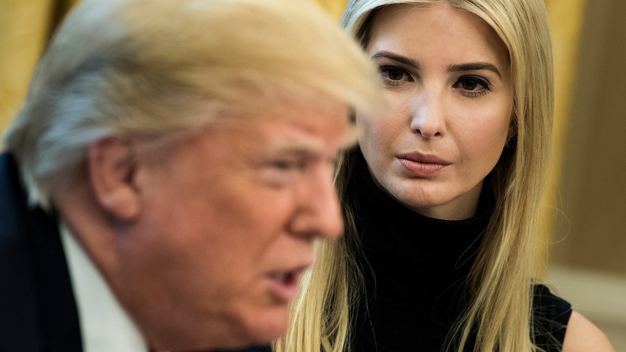 Imagens do dia - Donald Trump ao lado de sua filha Ivanka