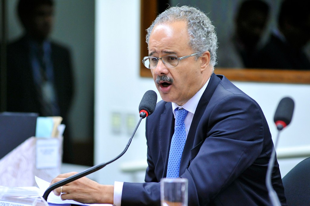 Deputado Vicente Cândido, durante a reunião da Comissão da Reforma Política