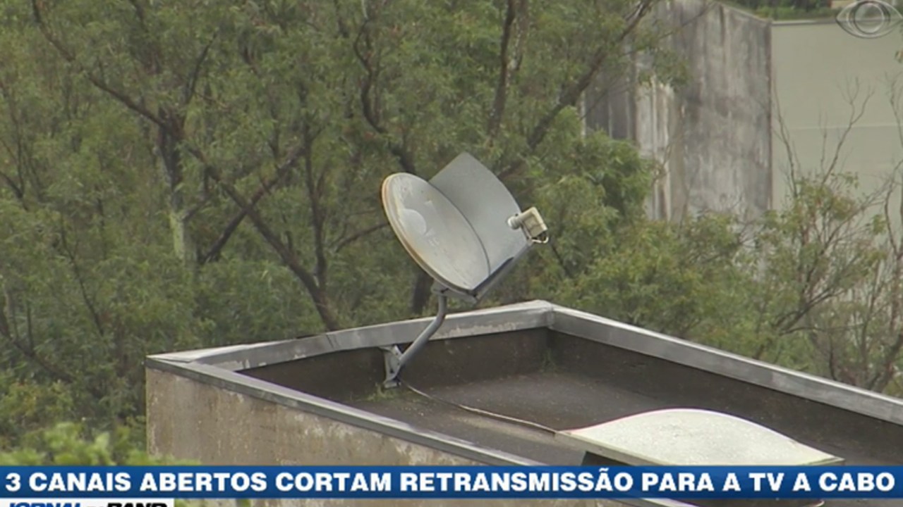 'Jornal da Band' fala da guerra entre SBT, Record e RedeTV! e as operadoras de TV paga