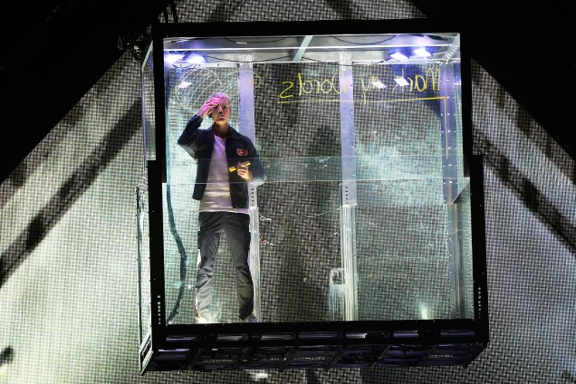 O cantor canadense Justin Bieber se apresenta no Allianz Parque, na zona oeste de São Paulo. O show faz parte da turnê do álbum "Purpose", lançado no final de 2015.