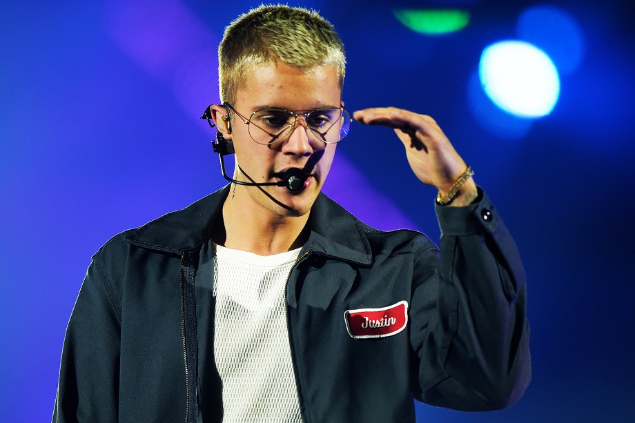 O cantor canadense Justin Bieber se apresenta no estádio Allianz Parque, na zona oeste da capital paulista. O show faz parte da turnê do álbum "Purpose", lançado no final de 2015