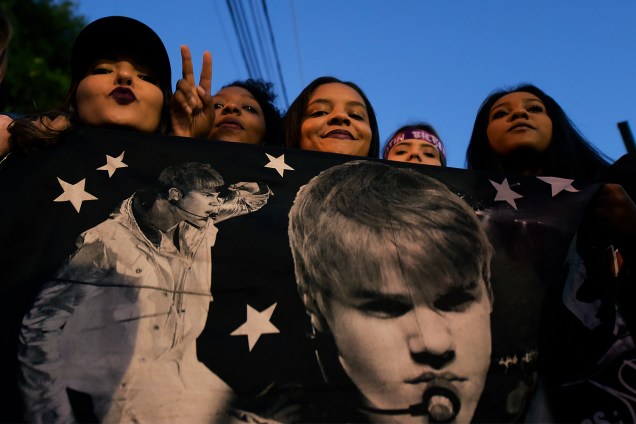 Fãs aguardam o início do show do cantor canadense Justin Bieber, no Allianz Parque, na zona oeste de São Paulo - 01/04/2017