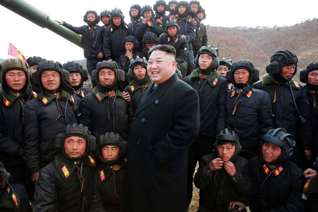 Líder norte-coreano Kim Jong Un e a Equipes de Tanque do Exército do Povo Coreano na Coreia do Norte - 01/04/2017 Líder norte-coreano Kim Jong Un e a Equipes de Tanque do Exército do Povo Coreano na Coreia do Norte - 01/04/2017