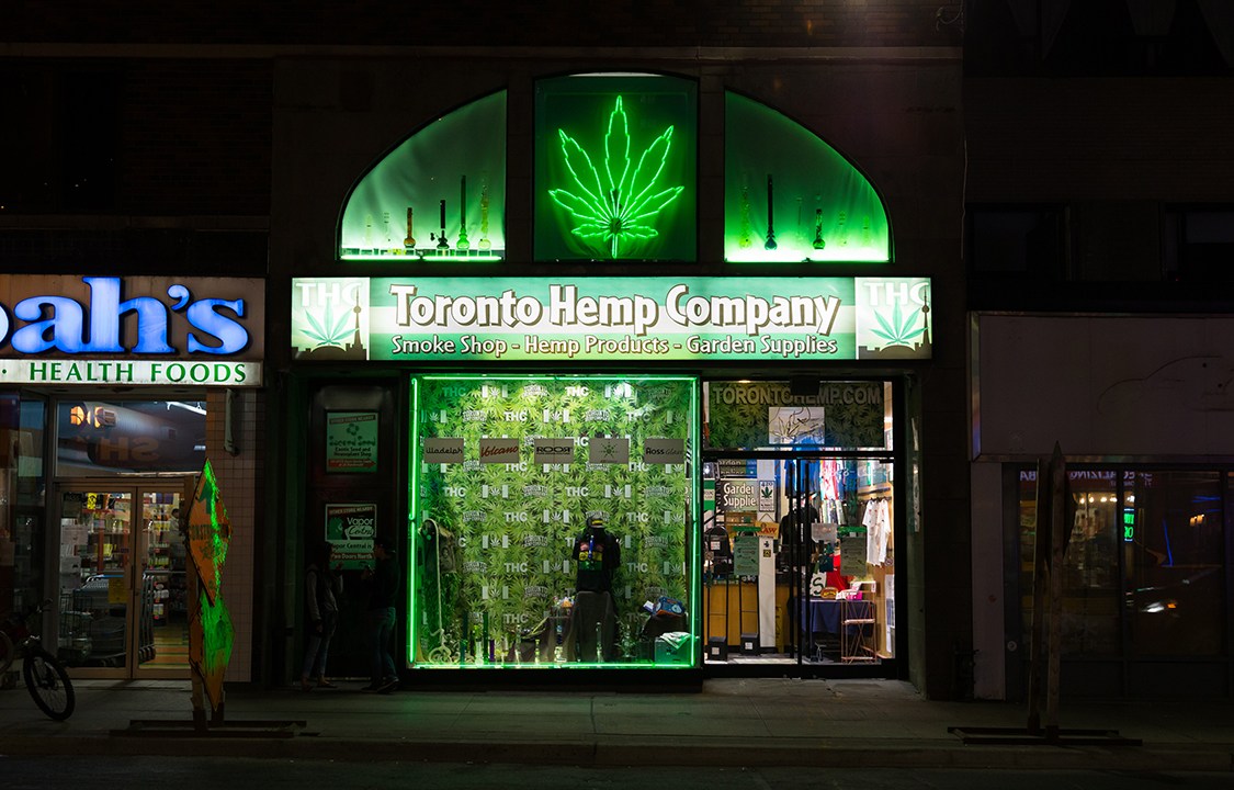 Loja especializada em maconha em Toronto, Canadá