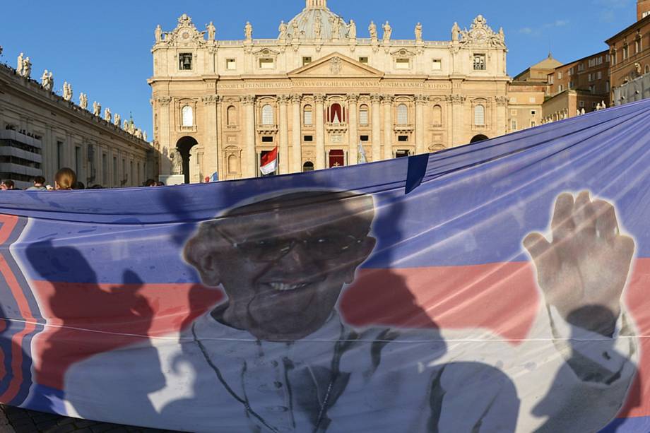 San Lorenzo recebe imagem de papa em sua bandeira