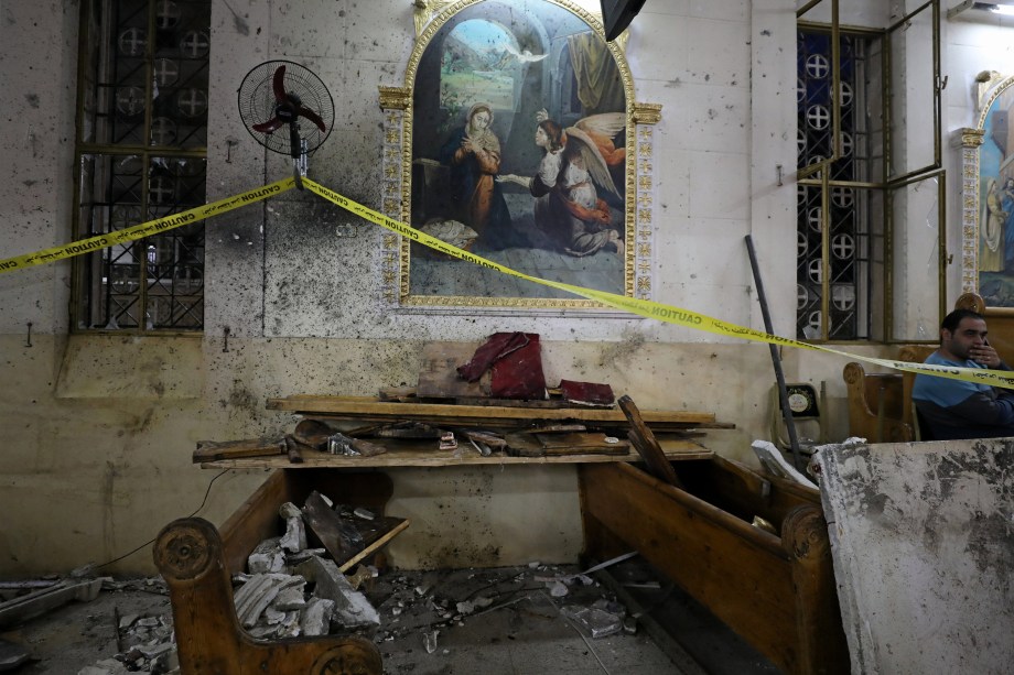 Danos provocados após uma explosão na igreja copta Mar Girgis, na cidade de Tanta, no Egito - 09/04/2017