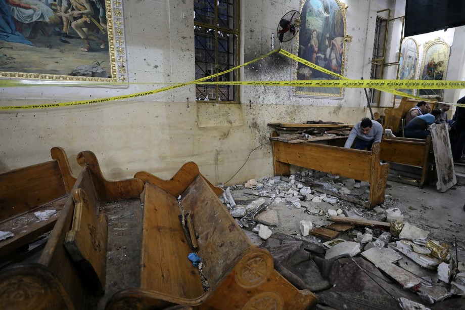 Danos provocados após uma explosão na igreja copta Mar Girgis, na cidade de Tanta, no Egito - 09/04/2017