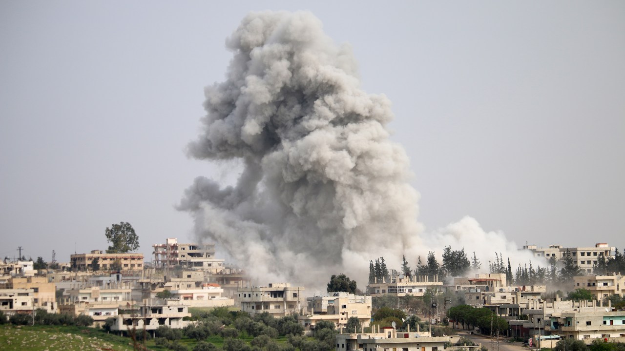 Ataque aéreo à cidade de Daraa na Síria