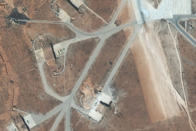 Base aérea de Al Shayrat na Síria antes dos ataques dos Estados Unidos em setembro de 2016