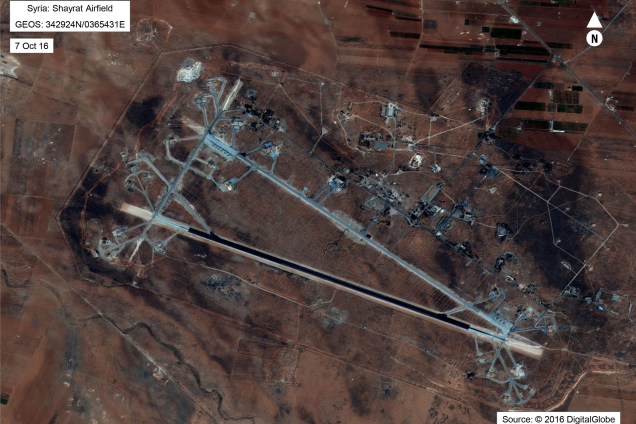 Base aérea Shayrat em Homs, na Síria é vista em imagem de satélite