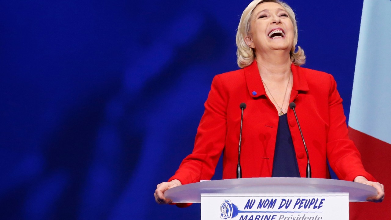 Marine Le Pen durante comício em Paris