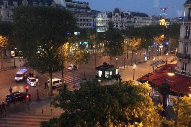 Avenida Champs-Élysées é fechada após incidente com tiros em Paris, na França