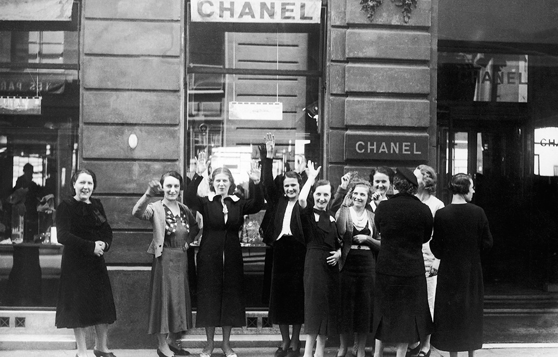 Funcionárias da Chanel fazem greve em Paris, 1936