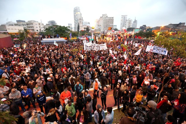 Durante a Greve Geral, manifestantes protestaram contra as reformas da previdência e trabalhista do governo Michel Temer, no Largo da Batata em São Paulo, SP - 28/04/2017