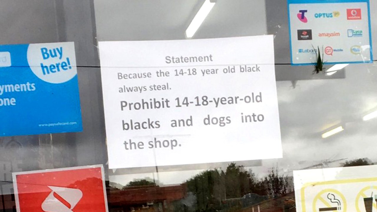 Anúncio racista em loja na Austrália