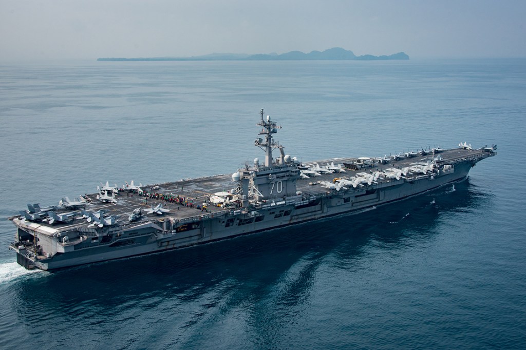 Coreia do Norte/EUA - Porta-aviões USS Carl Vinson