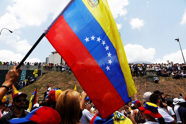 Manifestantes durante protesto contra o governo de Nicolás Maduro em Caracas, Venezuela - 06/04/2017