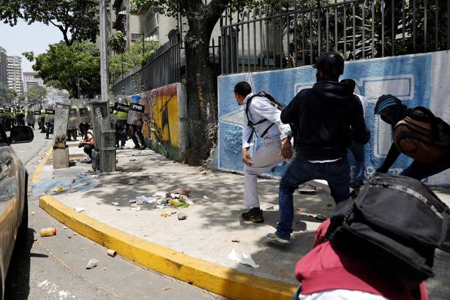 Polícia venezuelana reprime manifestações da oposição em Caracas Polícia venezuelana reprime manifestações da oposição em Caracas