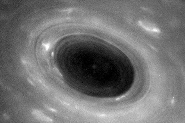 Imagem de Saturno enviadas da sonda Cassini