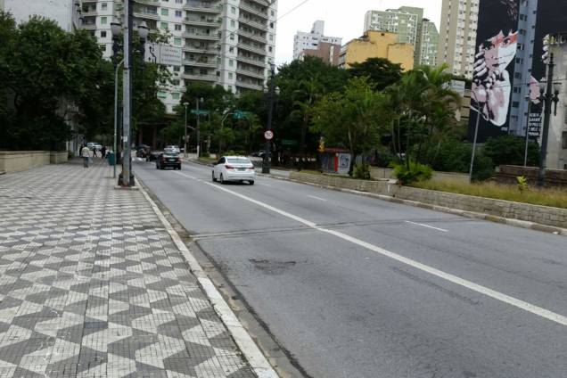 Viaduto Nove de Julho sem nenhum congestionamento durante a manhã de paralisação no centro de São Paulo - 28/04/2017