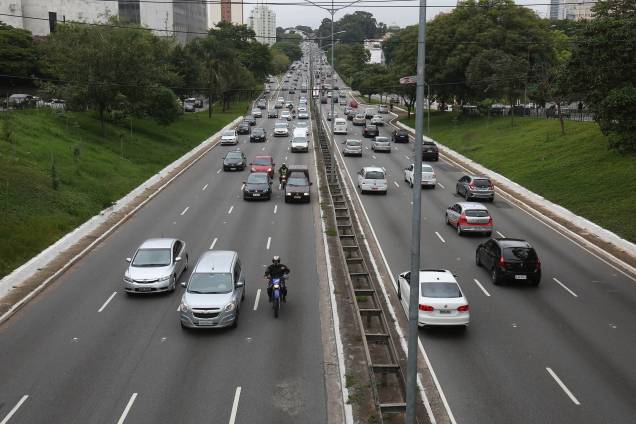 Avenida Rubem Berta tem movimentação abaixo do normal durante a manhã de greve geral na zona sul da capital paulista - 28/04/2017