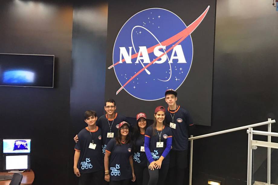 Estudantes brasileiros participam de competição da Nasa, onde levaram dois prêmios