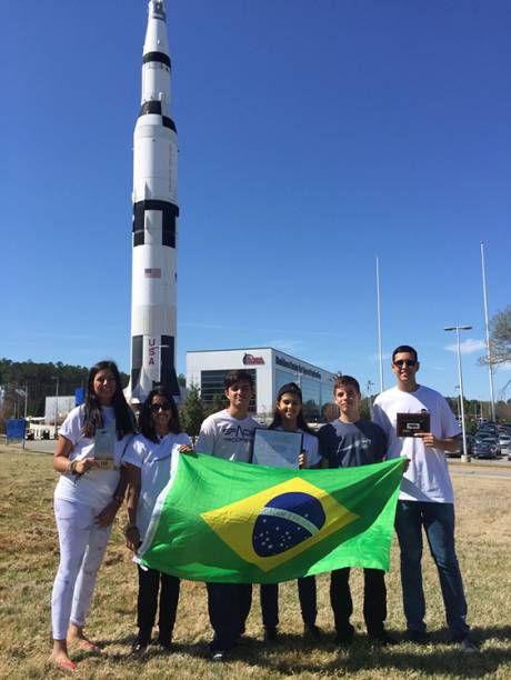 Estudantes brasileiros participam de competição da Nasa, onde levaram dois prêmios