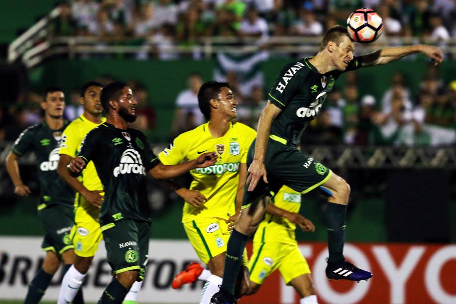 Lance da partida entre Chapecoense e Atlético Nacional, válida pela Recopa Sul-Americana, na Arena Condá, em Chapecó