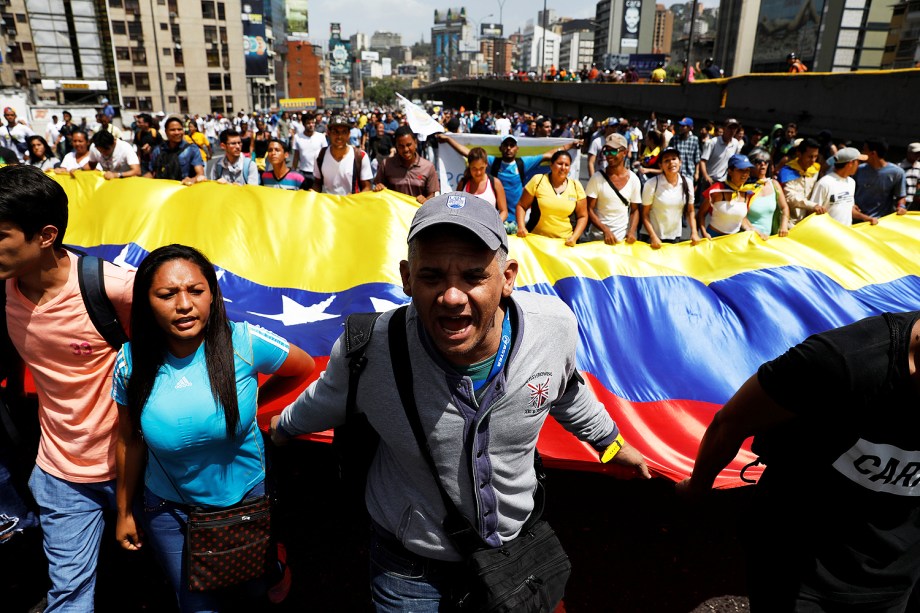 Manifestantes durante um protesto contra o governo do presidente Maduro, em Caracas, Venezuela - 04/04/2017