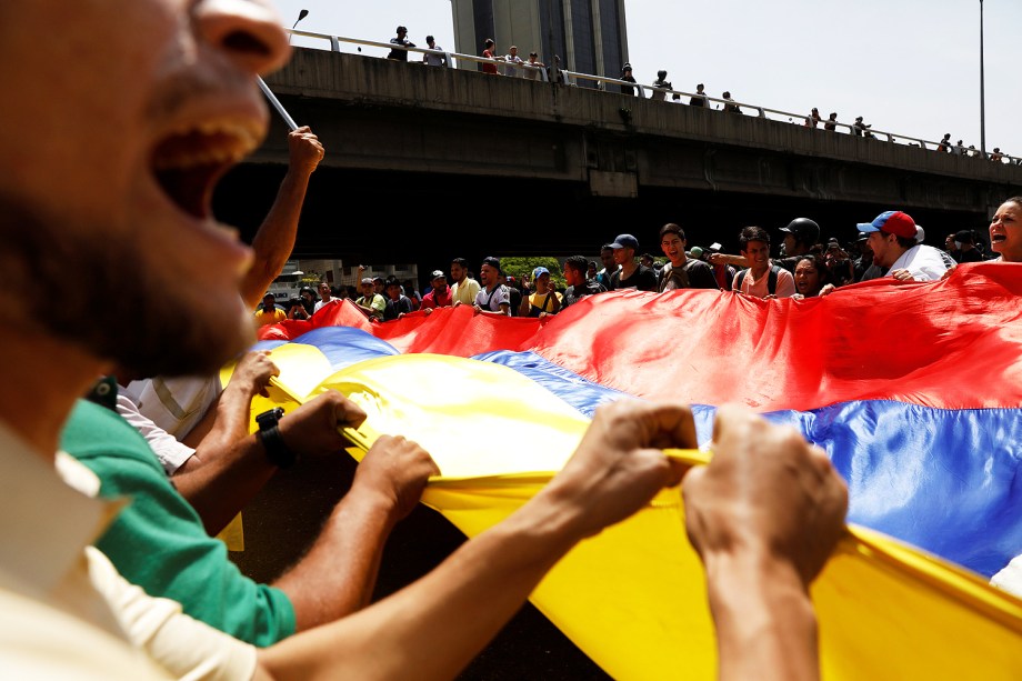 Manifestantes durante um protesto contra o governo do presidente Maduro, em Caracas, Venezuela - 04/04/2017