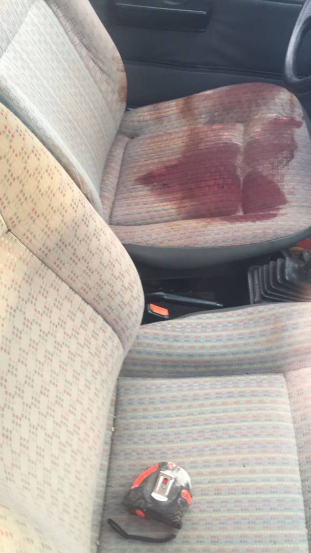Marcas de sangue em carro usado por bando que explodiu seguradora em Ciudad del Este Marcas de sangue em carro usado por bando que explodiu seguradora em Ciudad del Este