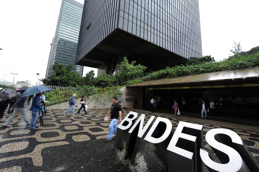 TCU vê irregularidades em compra de ações da JBS pelo BNDES