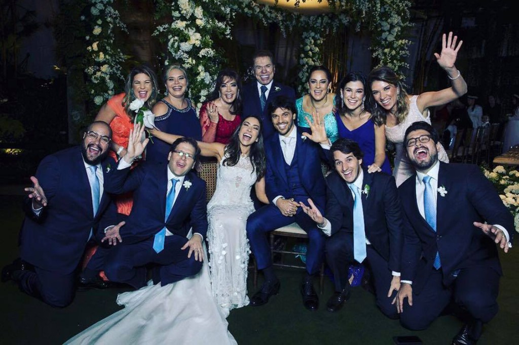 Silvio Santos e família no casamento de Patricia Abravanel
