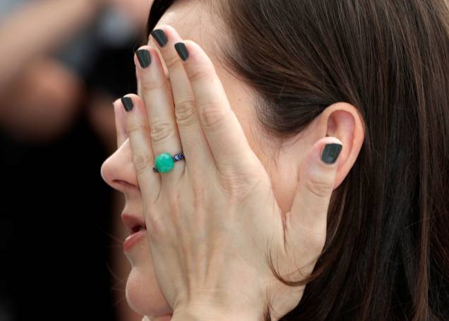 Atriz Marion Cotillard chega ao tapete vermelho do 70° Festival de Cannes, na França - 17/05/2017 Atriz Marion Cotillard chega ao tapete vermelho do 70° Festival de Cannes, na França - 17/05/2017
