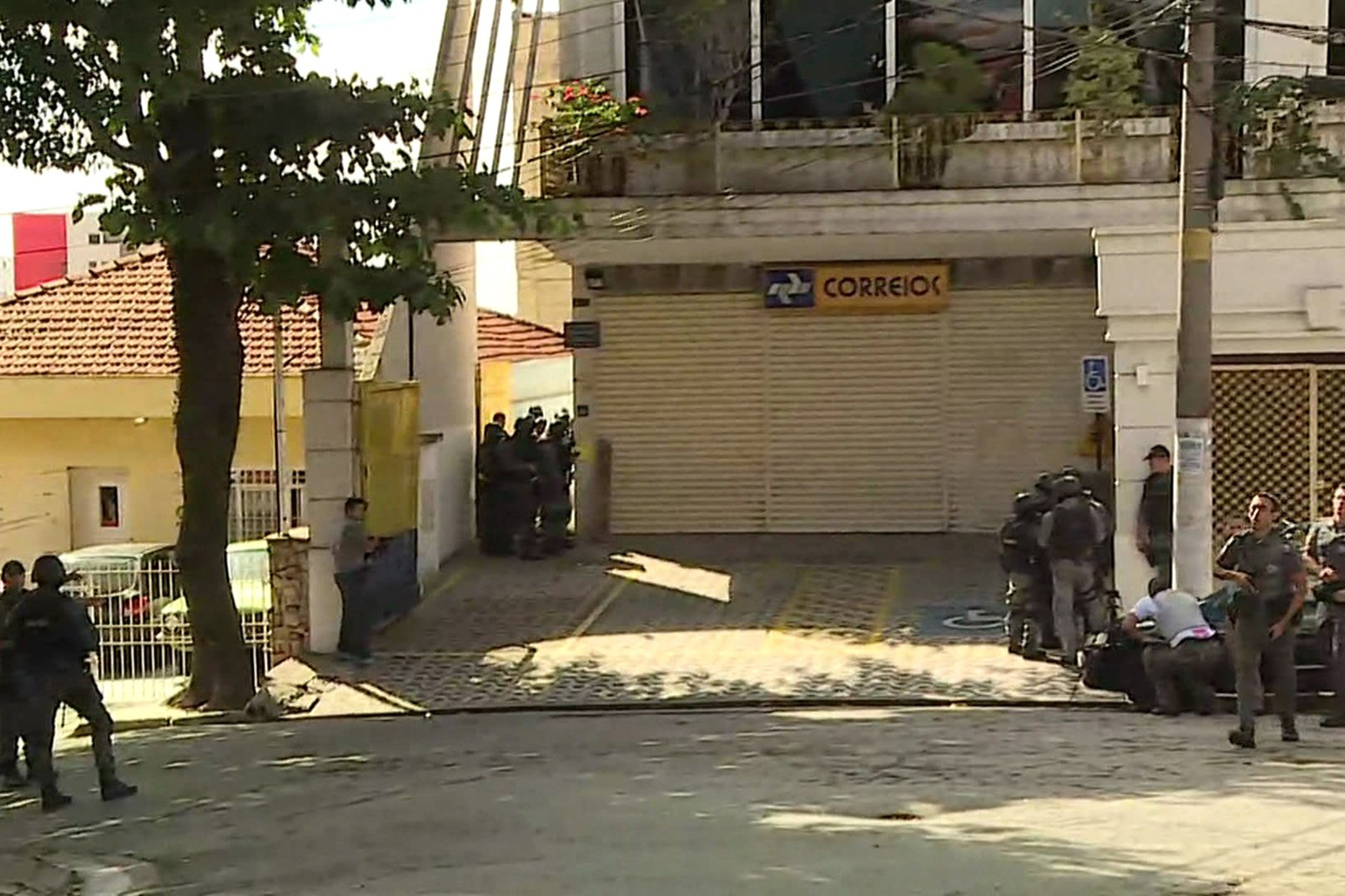 Agência dos Correios com reféns em SP