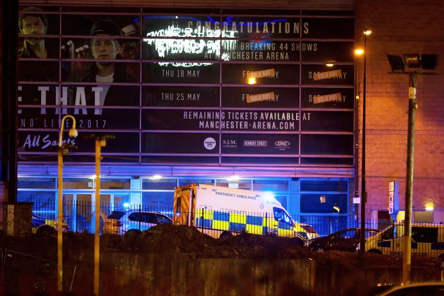 Explosão deixa mortos e feridos em show de Ariana Grande na Inglaterra  - 22/05/2017