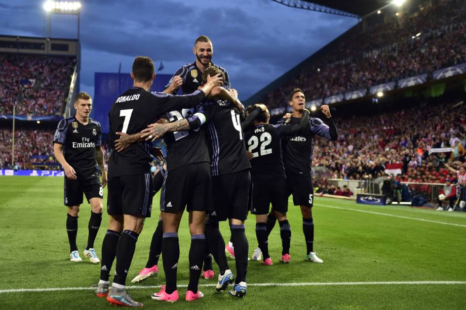 Jogadores do Real Madrid comemoram gol marcado por Isco